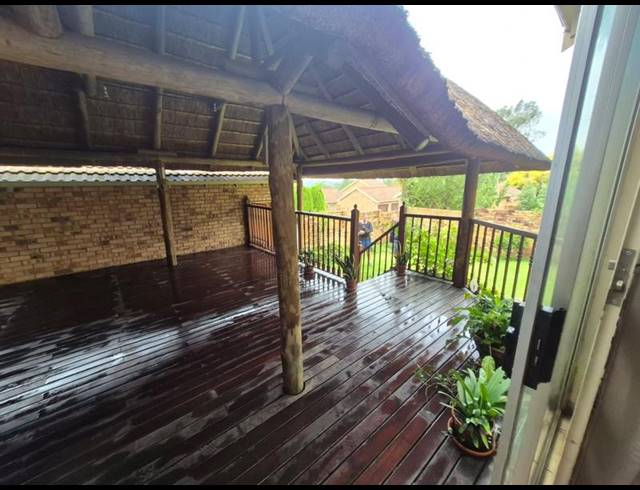 3 BEDROOM TOWNHOUSE FOR SALE IN RADIOKOP